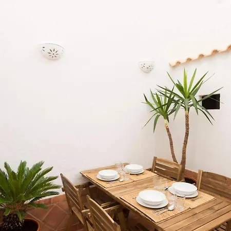 Unique 2-bed 2-bath In Historic Center * Lagos