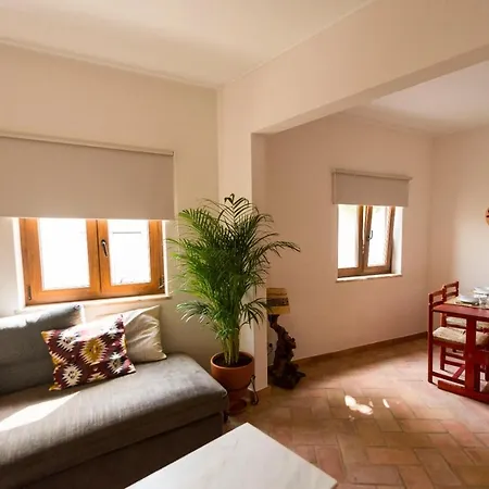 Unique 2-bed 2-bath In Historic Center Apartman