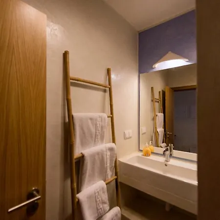 Unique 2-bed 2-bath In Historic Center Apartman