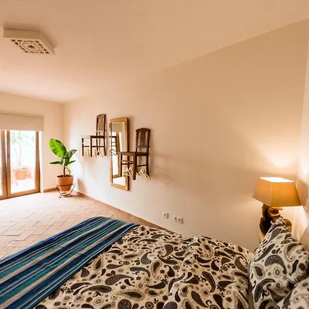 아파트 Unique 2-bed 2-bath In Historic Center *